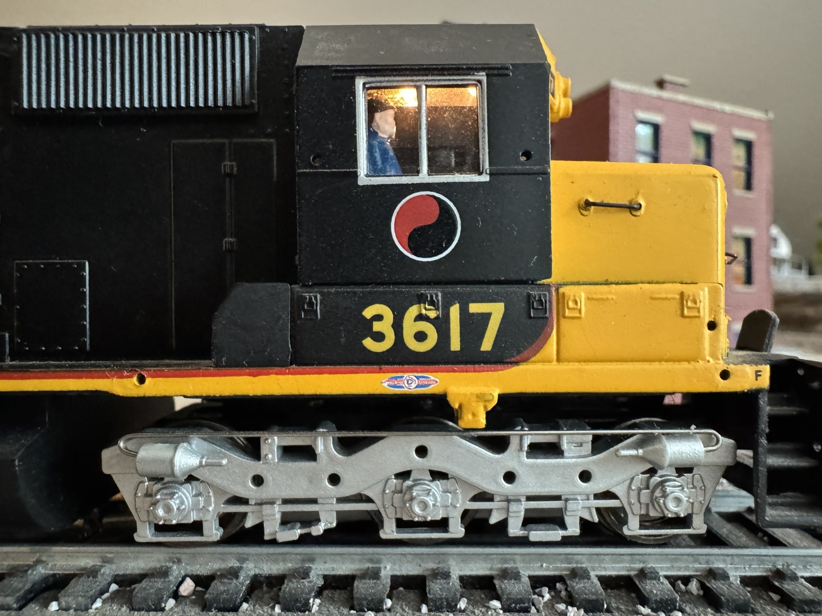 Bachmann 11625 – HO Scale EMD SD45 Northern Pacific 3617