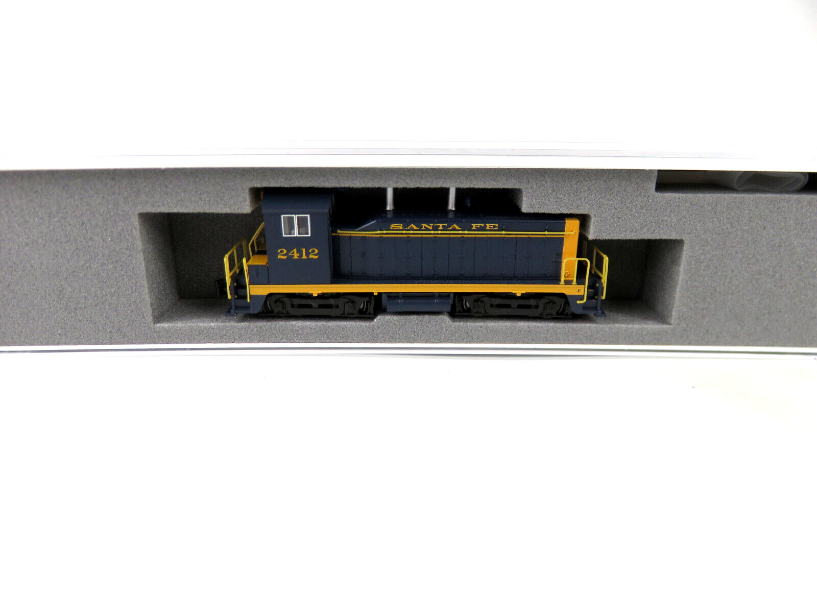 Kato 176-4375 N Scale ATSF Santa Fe EMD NW2 Switcher Diesel Locomotive #2412 NIB