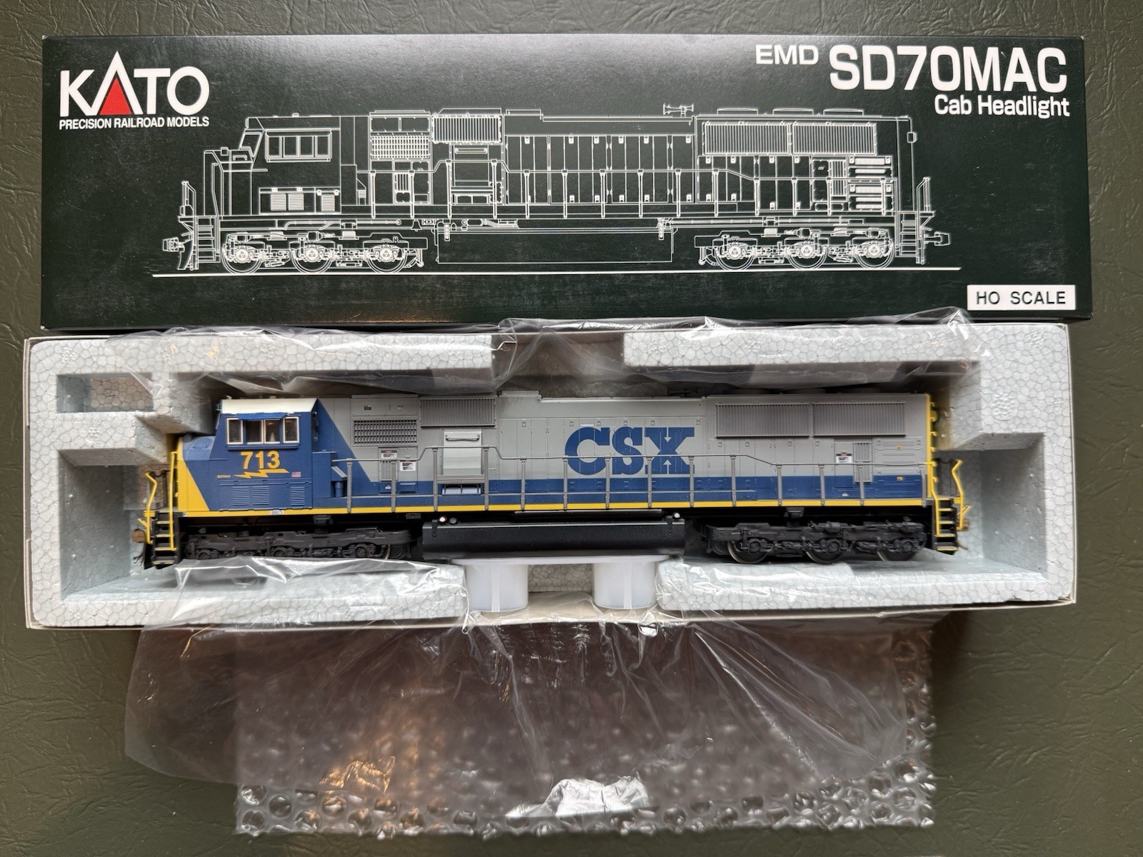 Kato HO Scale EMD SD70MAC CSX 713 YN2 – Lightly Weathered