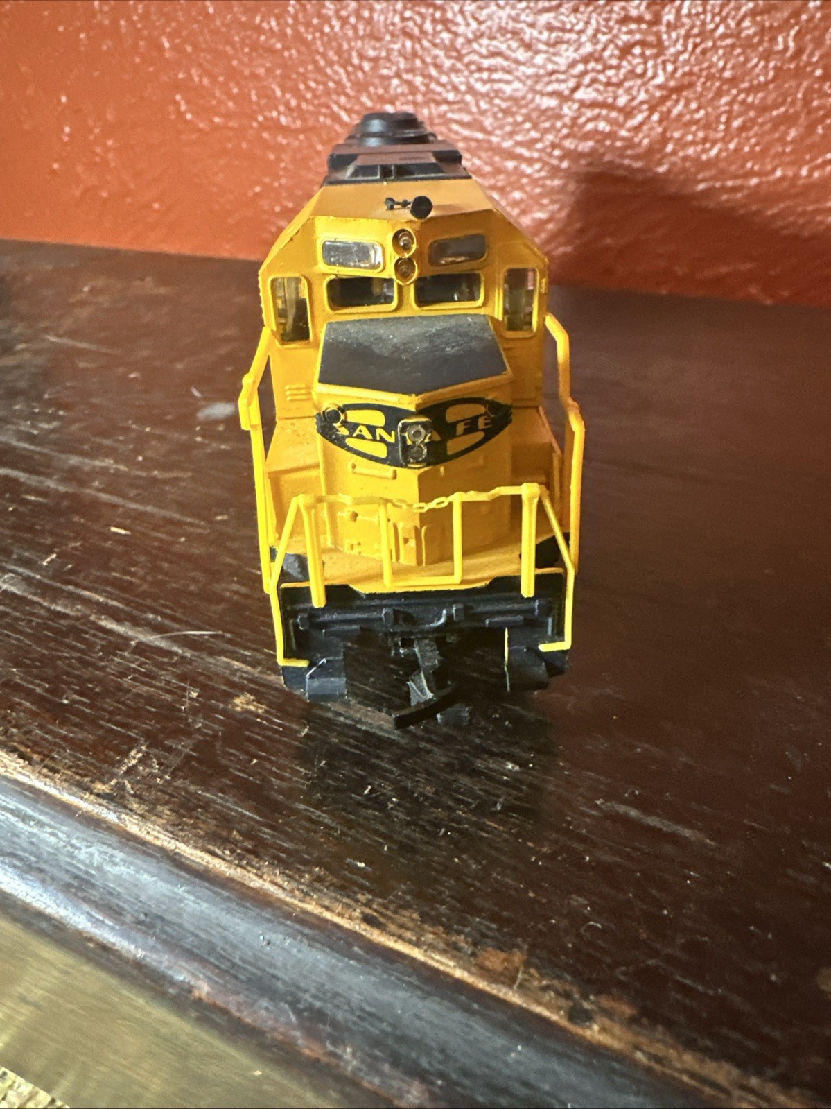 HO Scale Life-Like 7843 Santa Fe Yellow Blue GP38 Diesel Locomotive #3500 Used