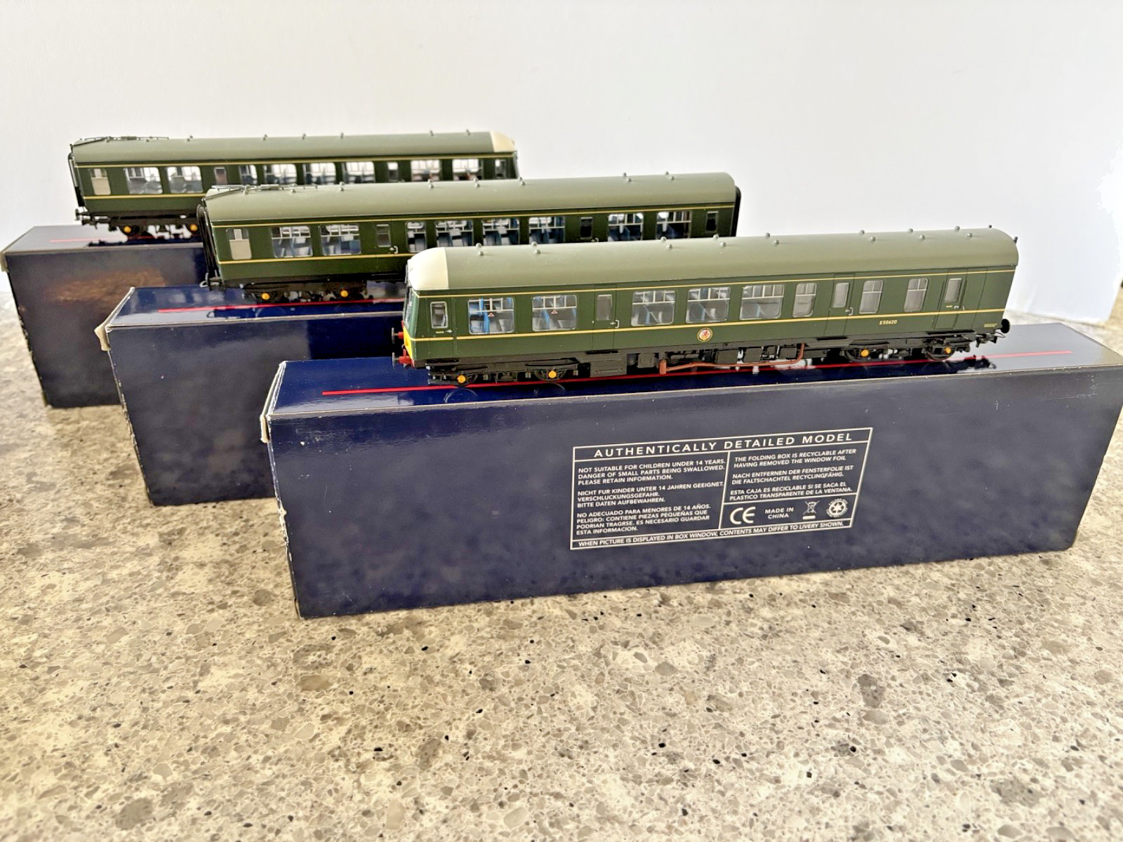 BACHMANN 32-911 CL 108 3 Car DMU BR GREEN WITH YELLOW WARNING PANELS DCC FITTED