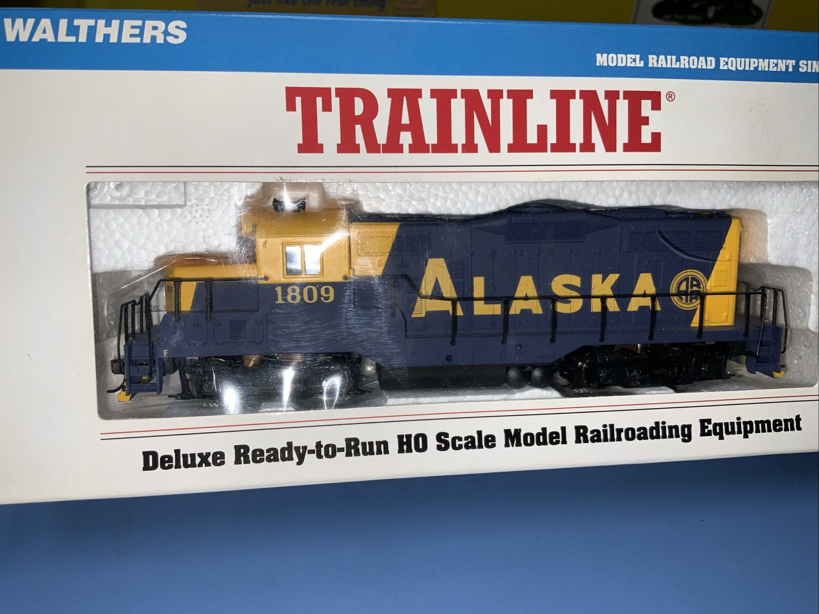 Walthers Trainline GP9M Loco Alaska Railroad #1809