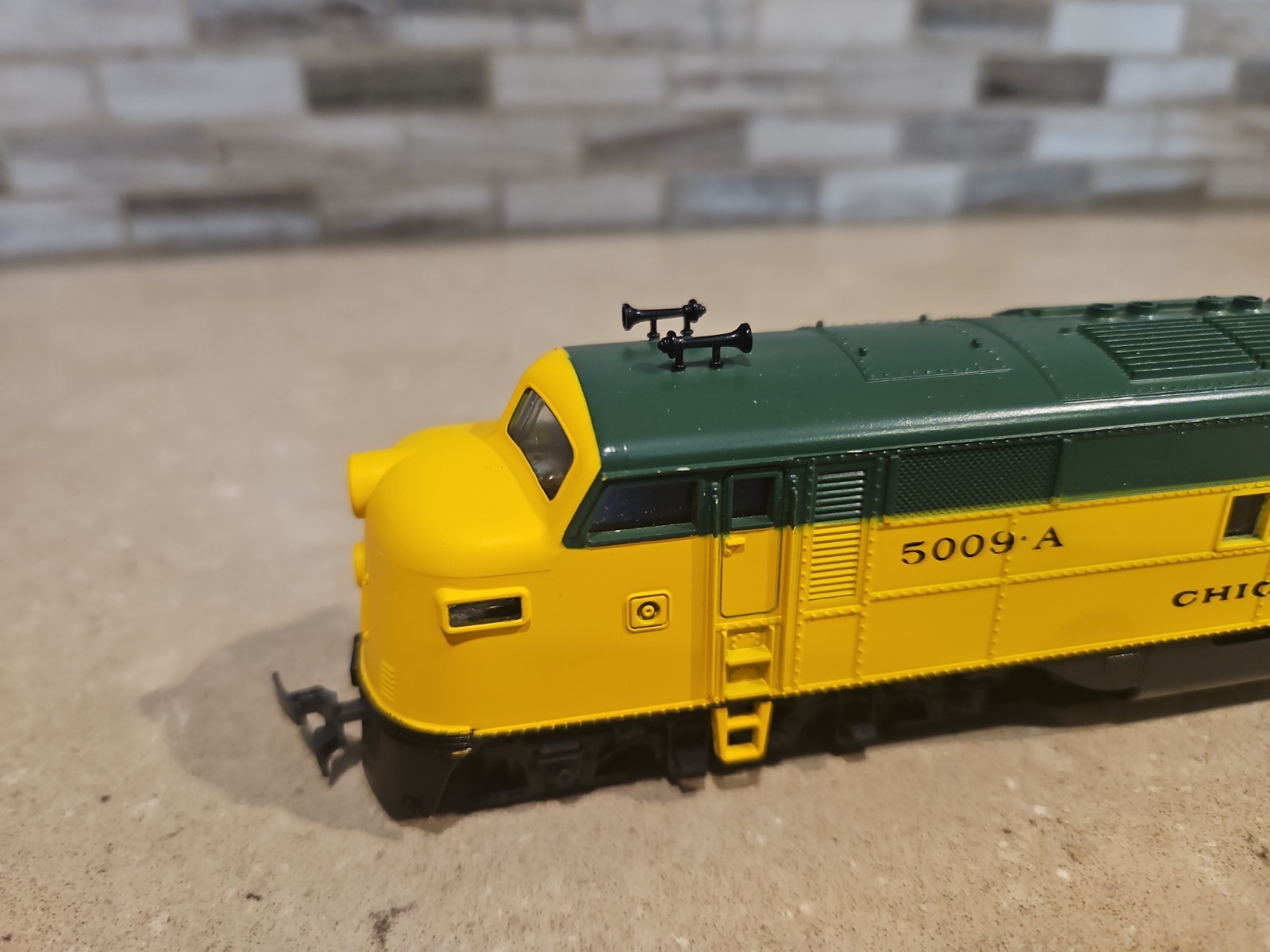 Vtg Con-Cor HO EMD E-7A Chicago & North Western CNW #5009A Powered 15-002371 LN