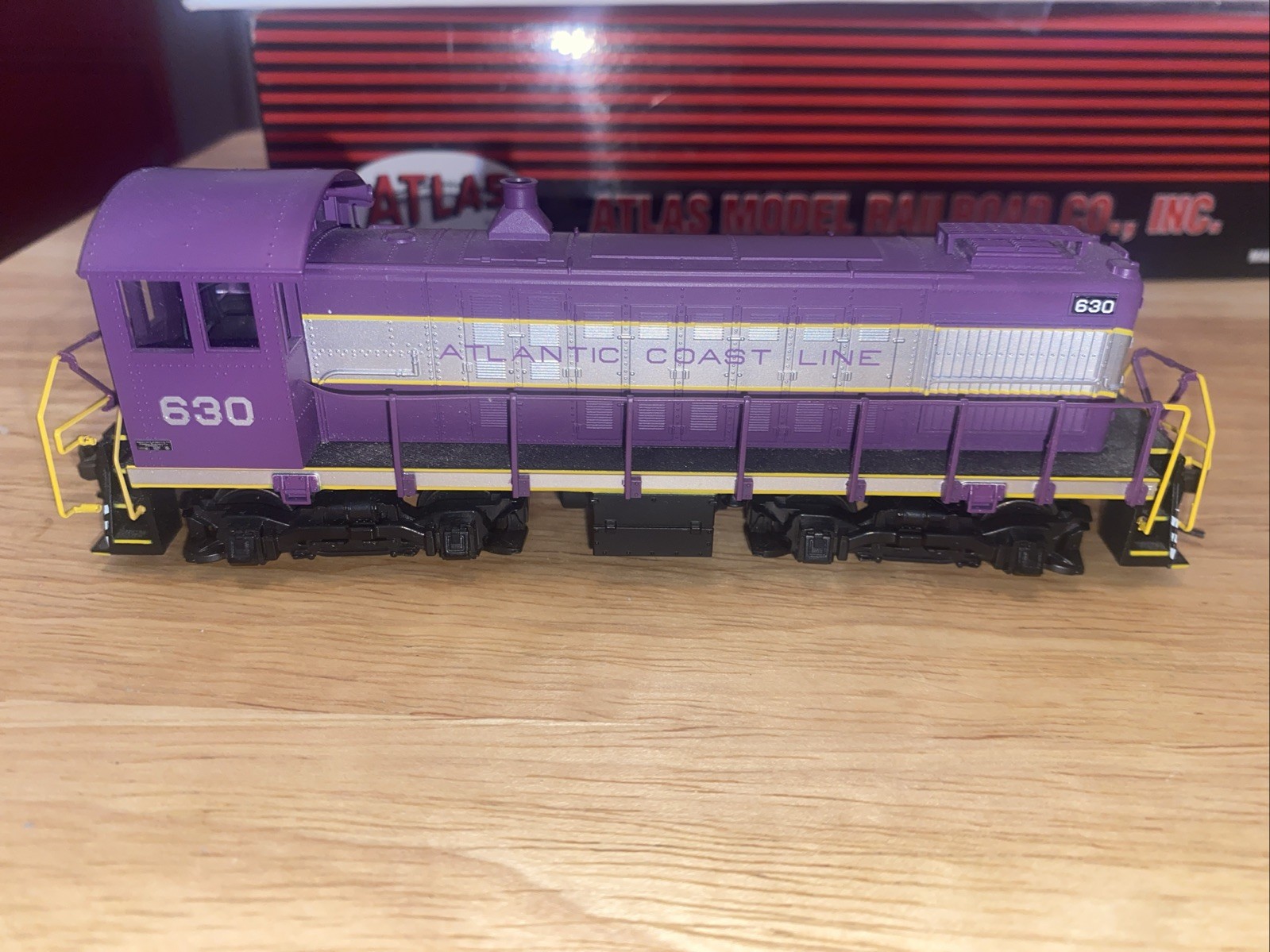 Atlas HO Scale Atlantic Coast Line ACL Alco S-2 Diesel Locomotive #630 Powered