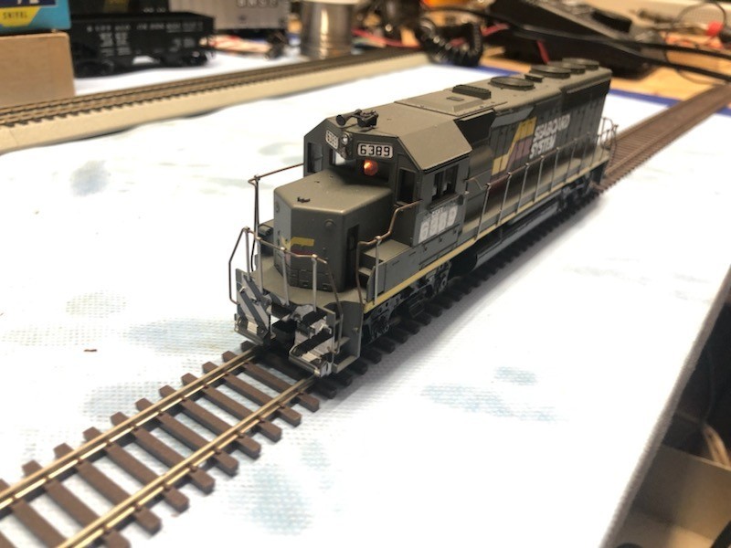 Athearn Blue Box GP40-2 CSX/SBD