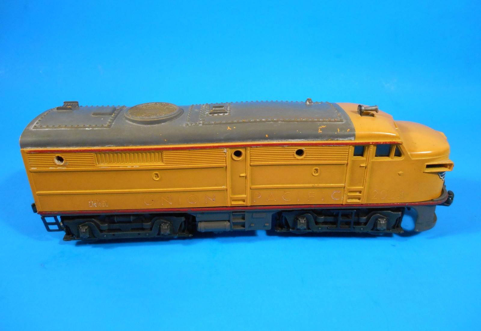 Vintage Yellow Lionel 2023 Union Pacific Alco AA Diesel Locomotive Set Tested