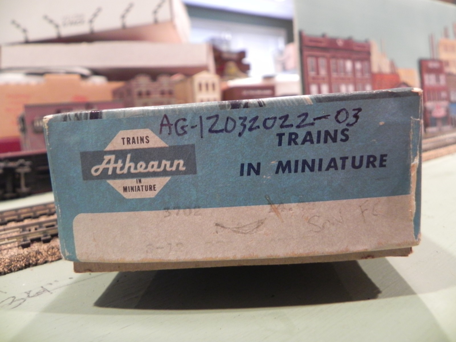 HO ENGINE LOCOMOTIVE MILWAUKEE ROAD GP9 KNUCKLE COUPLERS ATHEARN
