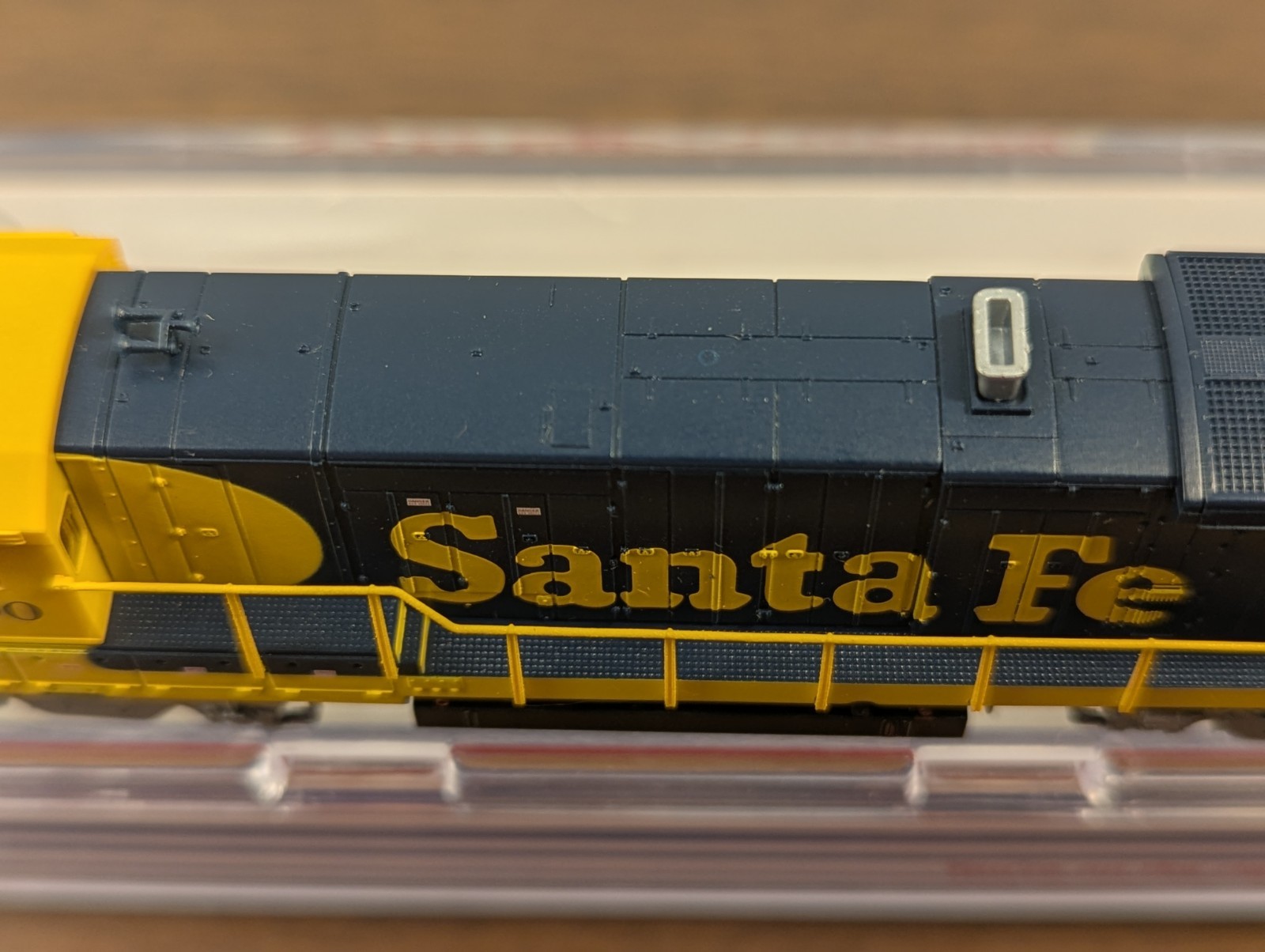 Atlas N Scale GE B23-7 Santa Fe #6390 DCC Ready
