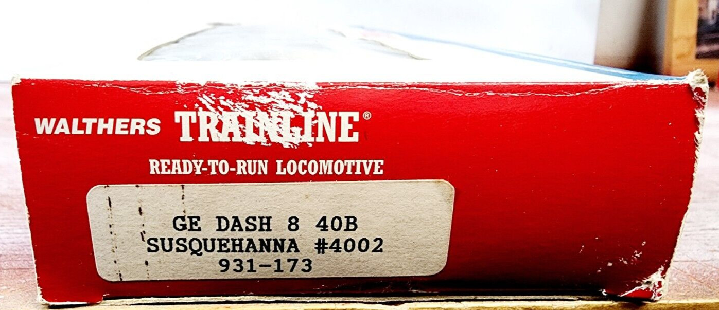 Walthers Trainline 931-173 New York Susquehanna RR GE Dash 8-40B 4002 Powered HO