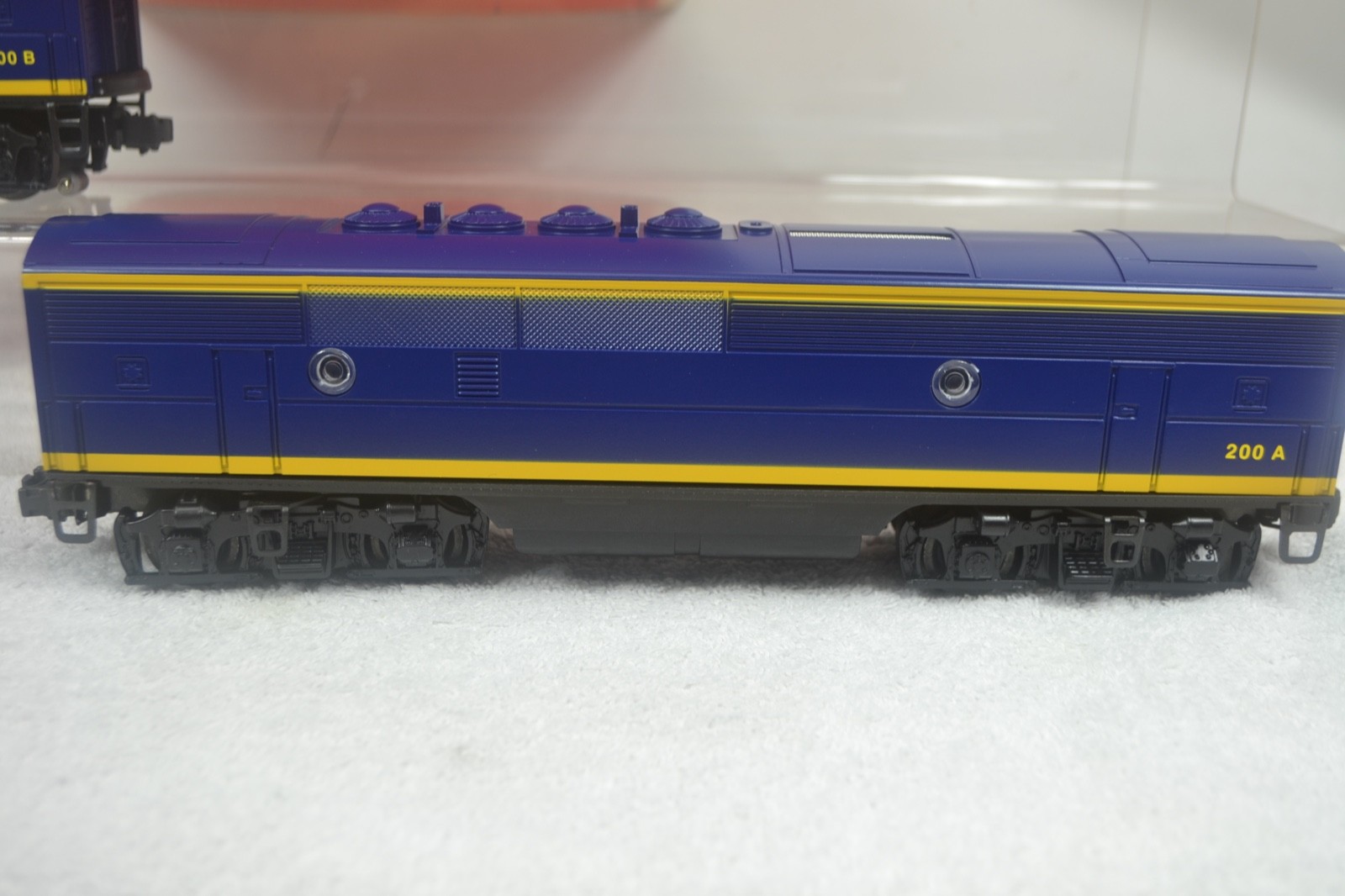 LIONEL 6-18117 & 18121 & 18122 SANTA FE, F-3, BLUE AND YELLOW, A-B-B-A, LN-BOXED