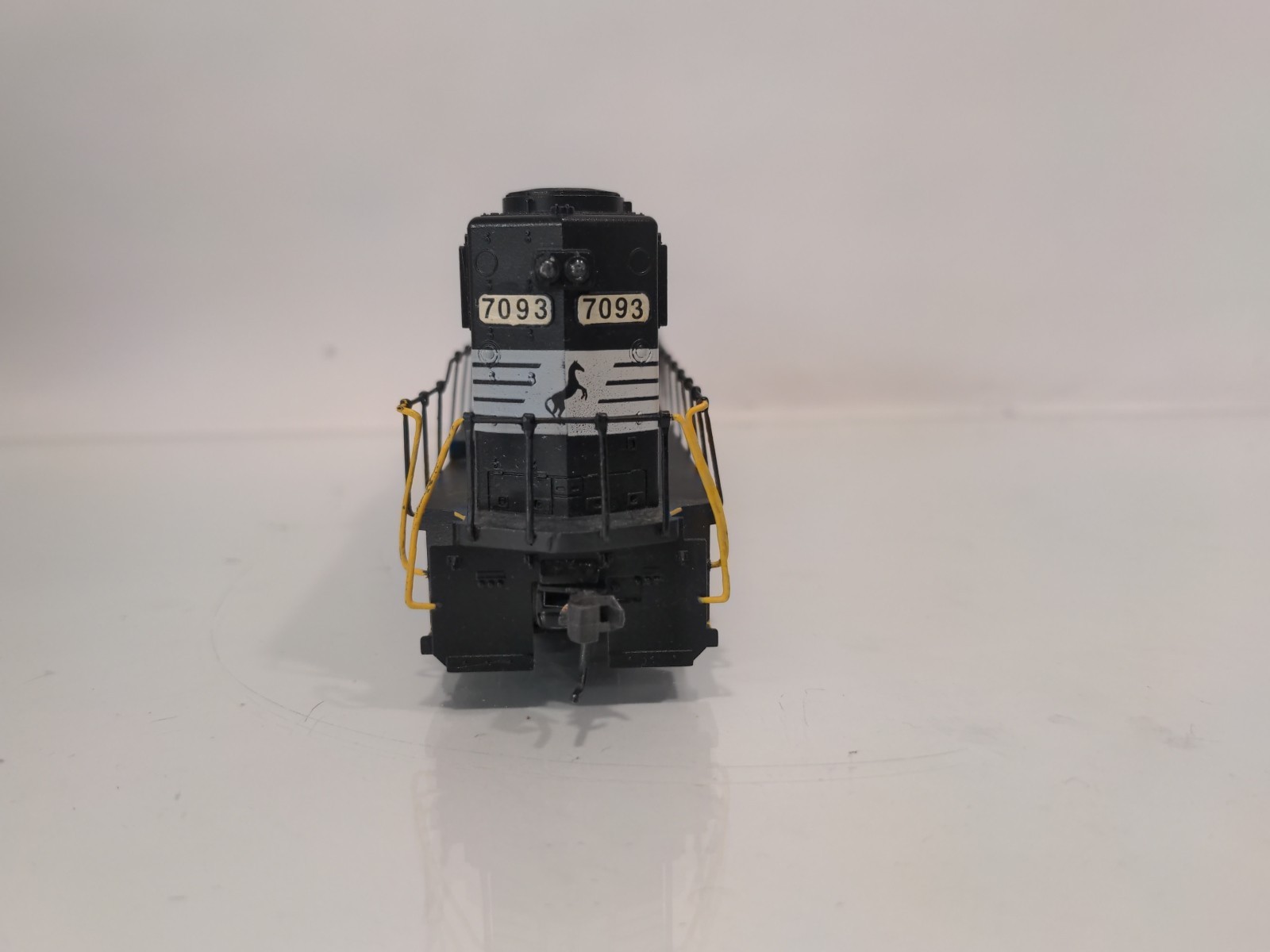 Athearn 4630 HO Norfolk Southern GP50 Powered Diesel Locomotive SOU #7093