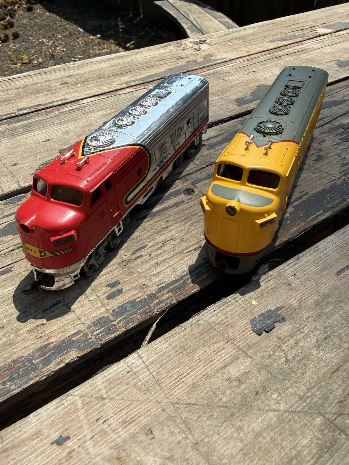 VTG Bachmann HO Scale Santa Fe Flyer Union Pacific Locomotive Train Engines Cars
