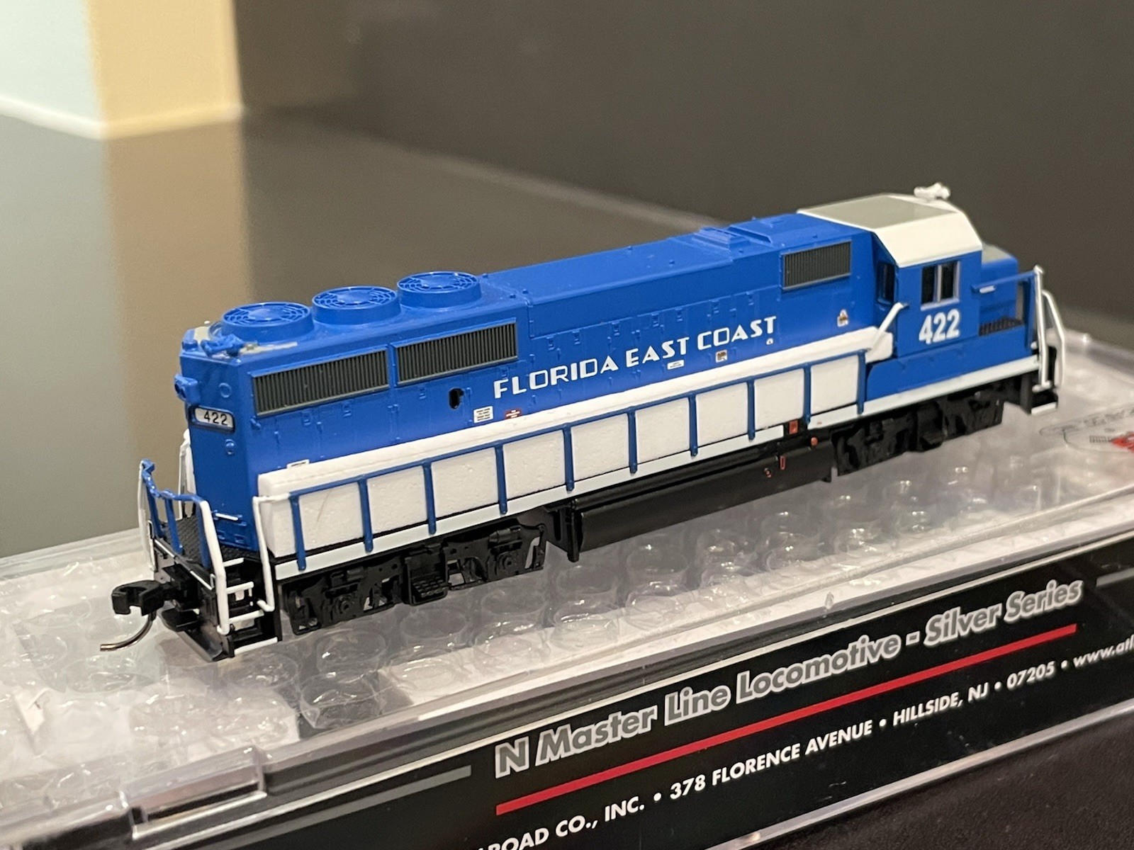 N Scale Atlas FEC EMD GP40-2 #422 w/Micro-Trains 4-car FEC Ortner Hopper Set