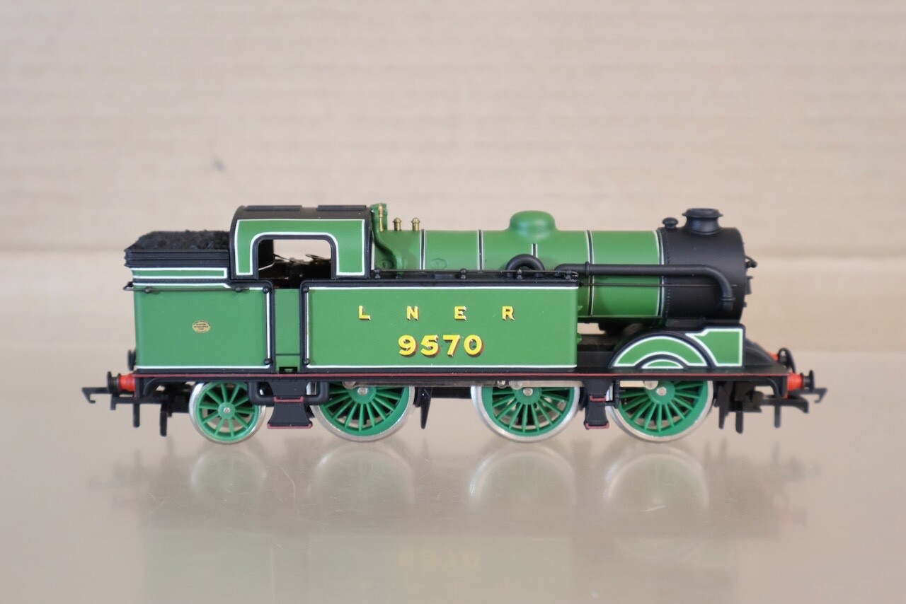 AIRFIX KIT BUILT RE PAINTED LNER 0-6-2 CLASS N2 TANK LOCOMOTIVE 9570 om