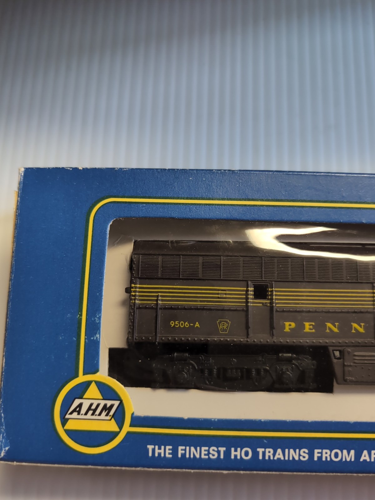 AHM Tempo HO Pennsylvania Fairbanks-Morse Dummy A Unit Diesel Locomotive #5024DD
