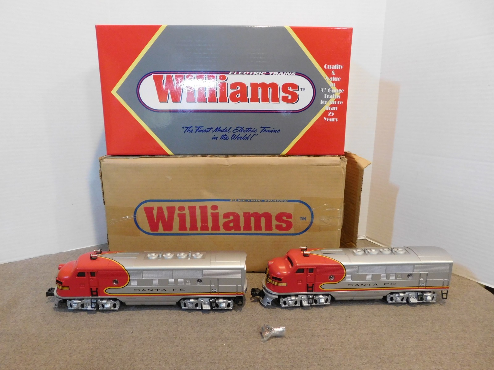 Williams Santa Fe #2343 Super Chief Locomotive & Dummy True Blast Silver/Red