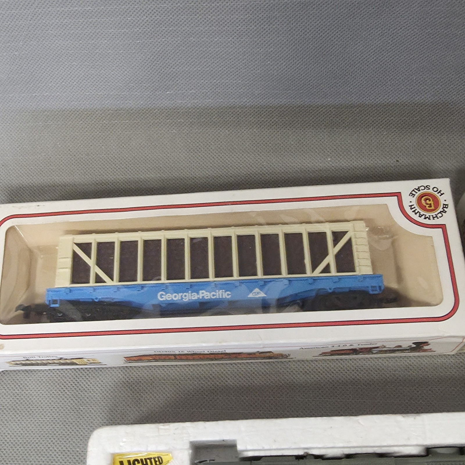 Lot of Bachman Union Pacific Diesel Locomotive 866 HO + Caboose More Cars Train