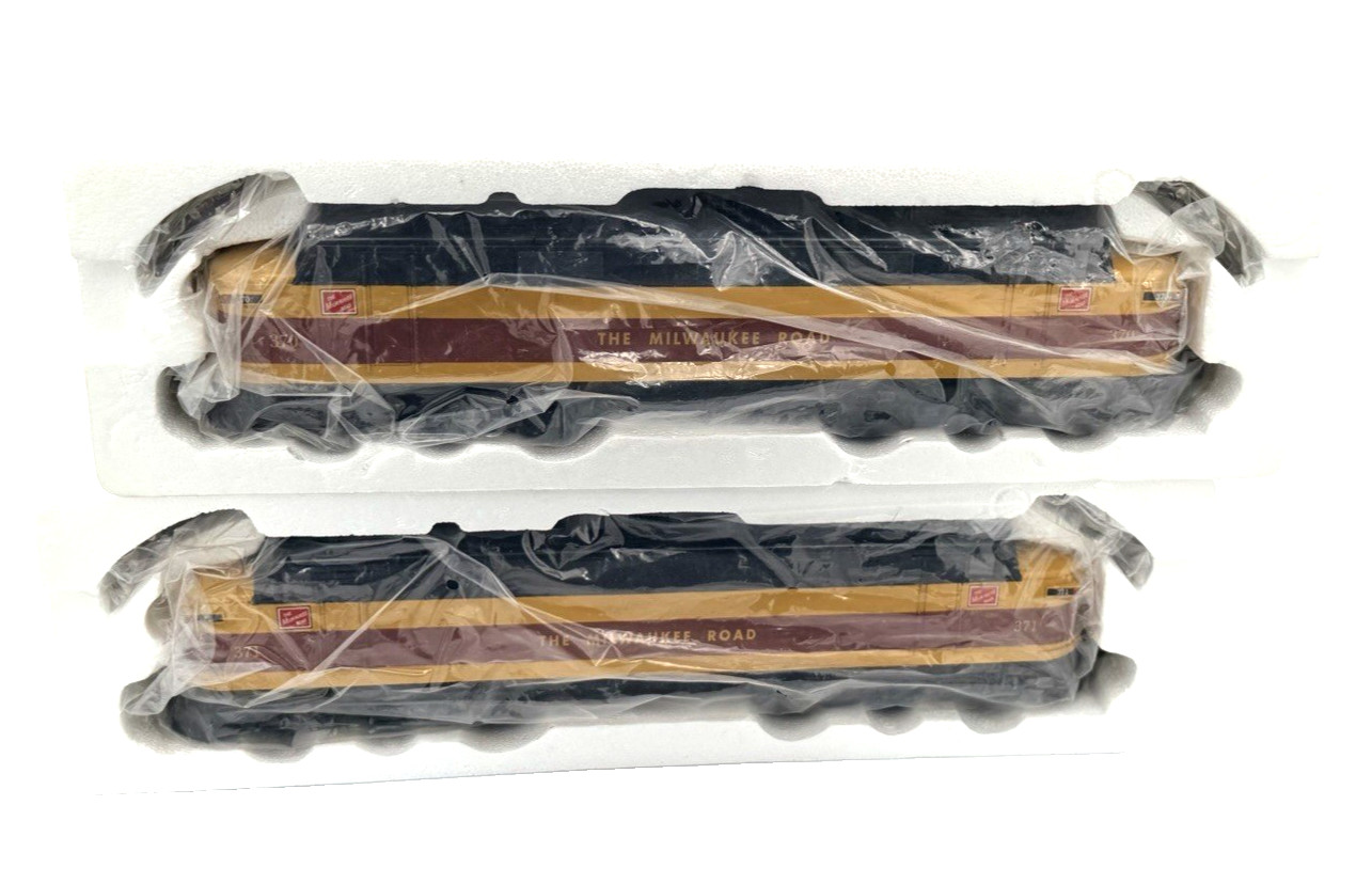 Williams Milwaukee Rd EP5 Power & Dummy Electric Locomotives Boxed 370 & 371