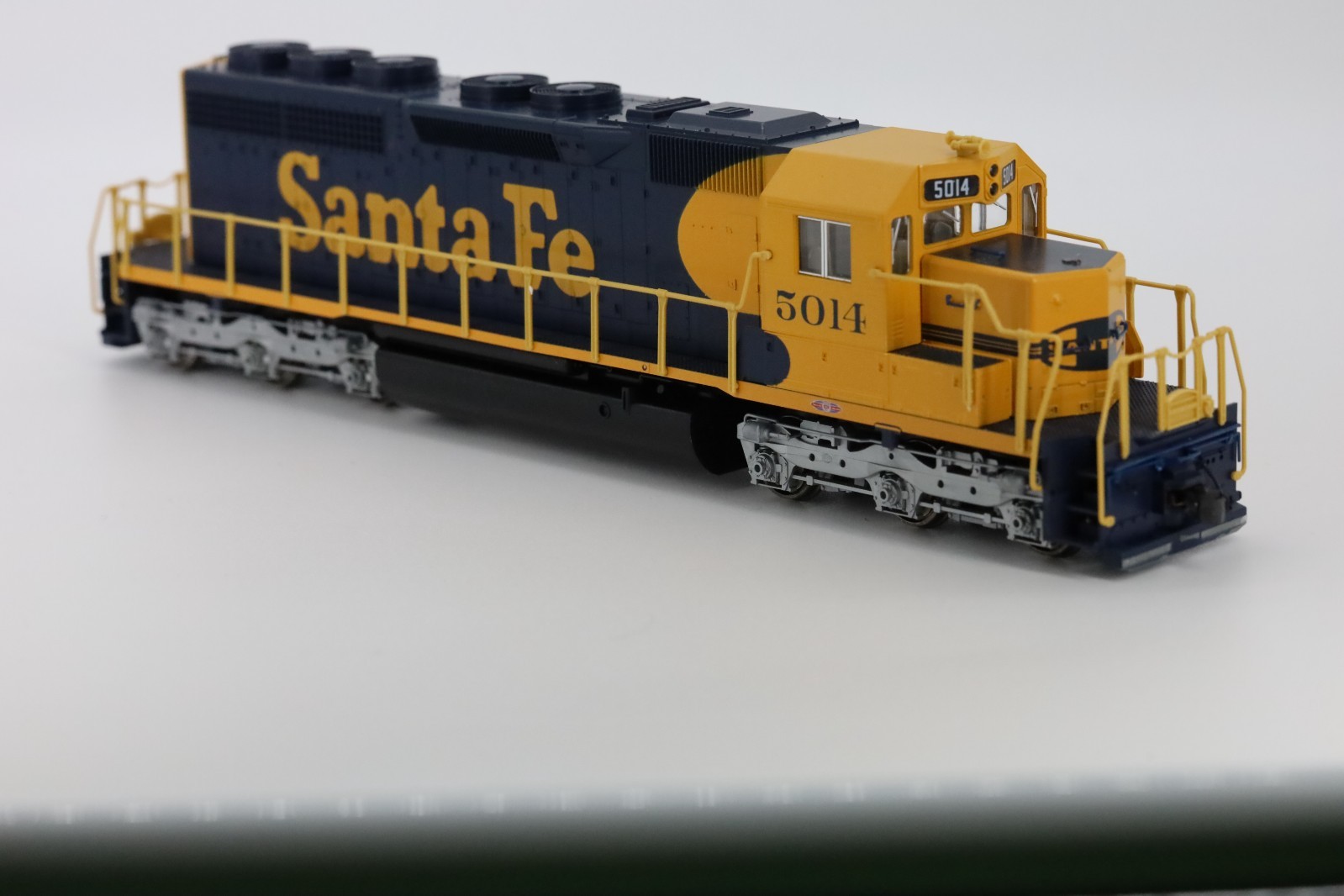 KATO 37-6328 ATSF Santa Fe SD40 ATSF5014 DC Only HO Scale LNIB