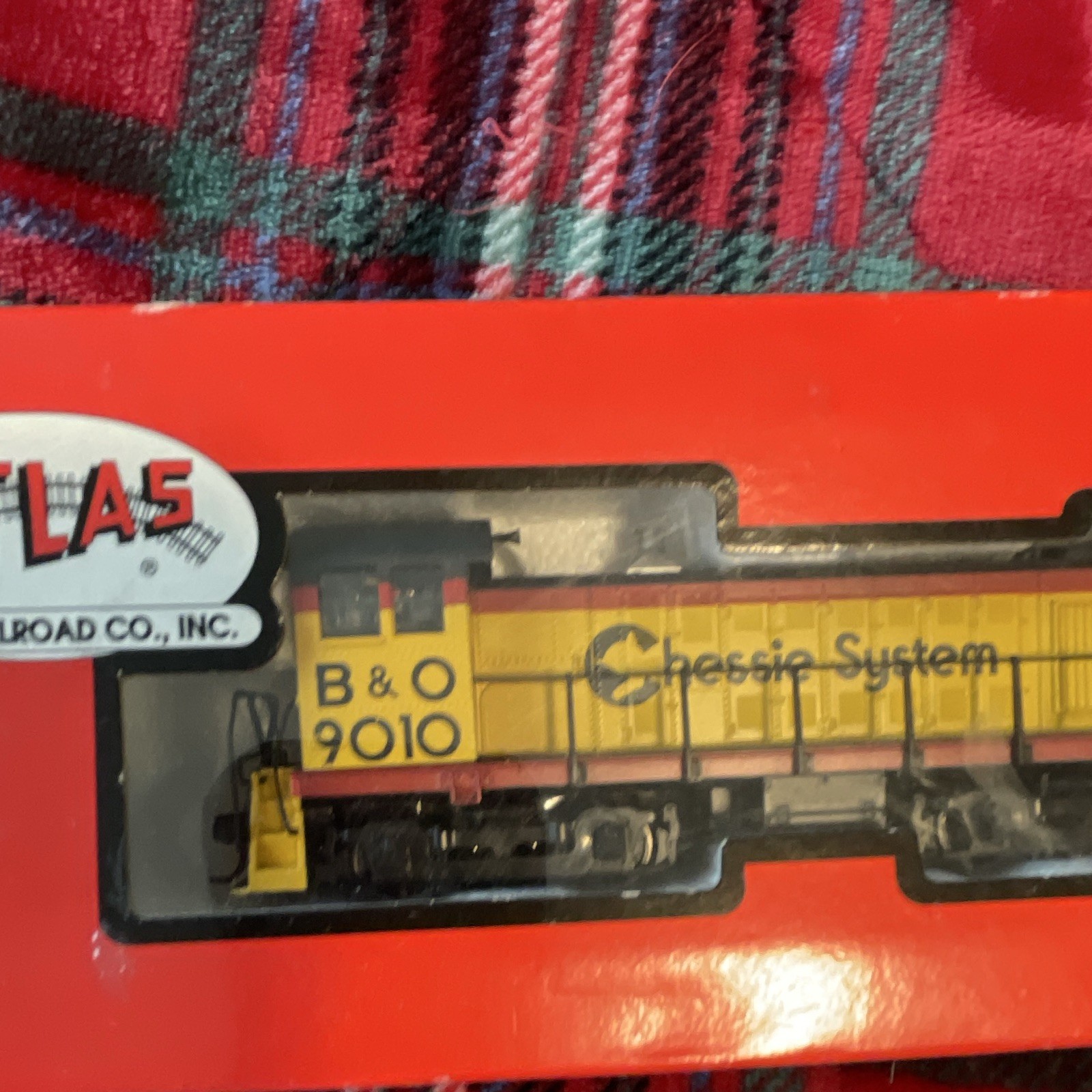 Atlas HO Scale Alco S-4 Diesel Locomotive Chessie System B&O 9010 #8752