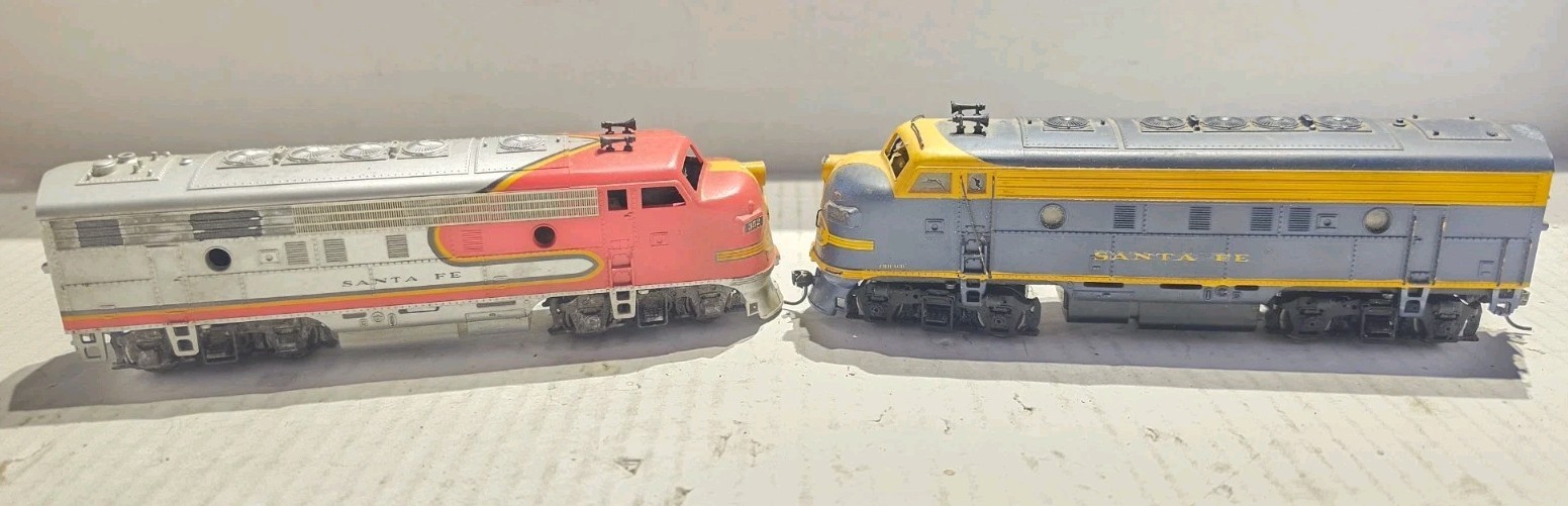 Athearn HO Scale Diesel Engine Santa Fe (2 Diesels) For PARTS