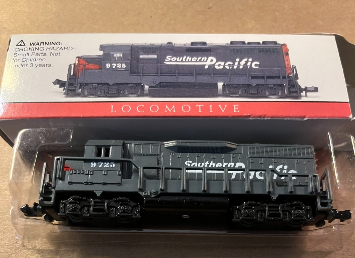 Southern Pacific Locomotive # 9725 Model Train No 418 High Speed N Scale w Box