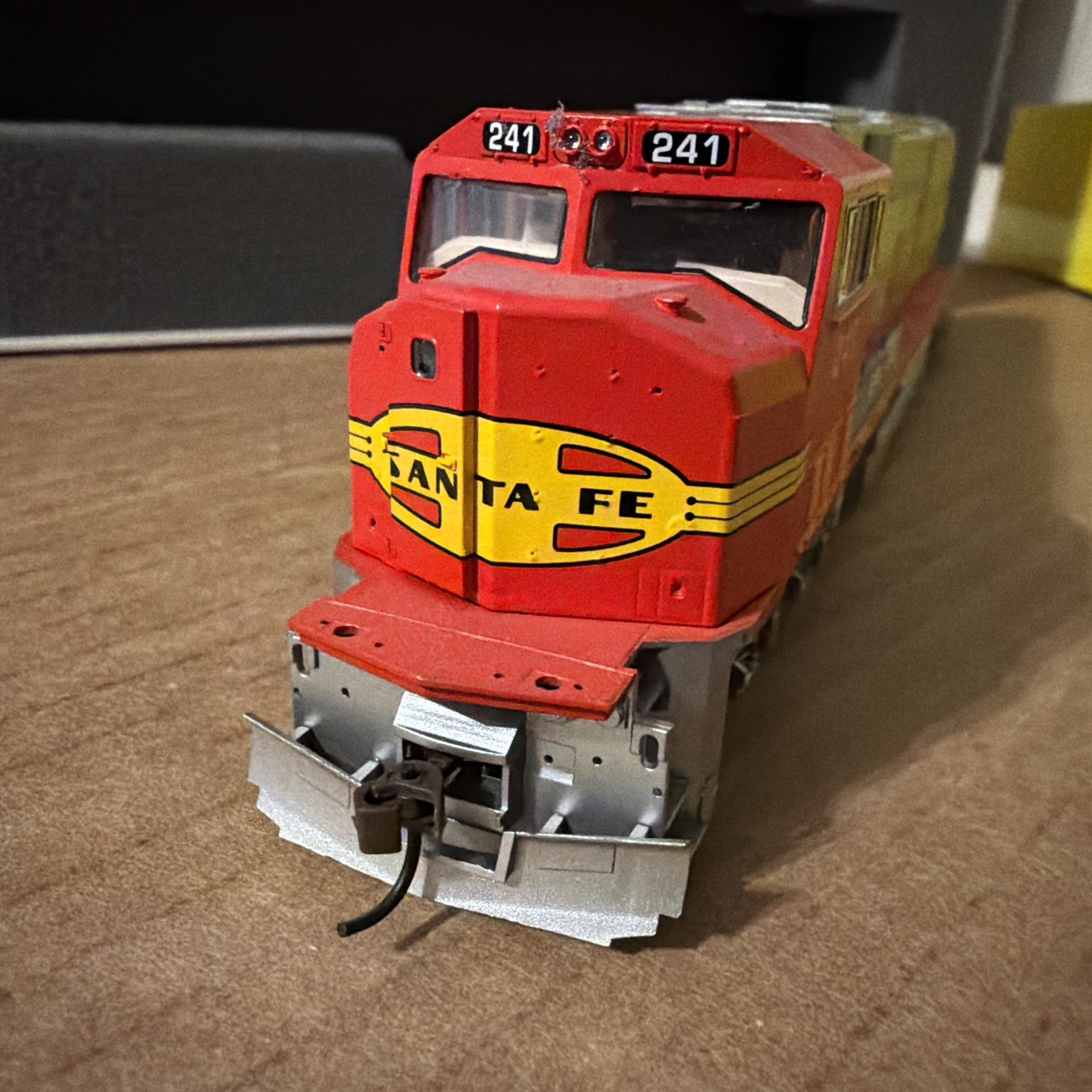 Athearn Genesis Ho G6138, SD-75M locomotive, Santa Fe 241