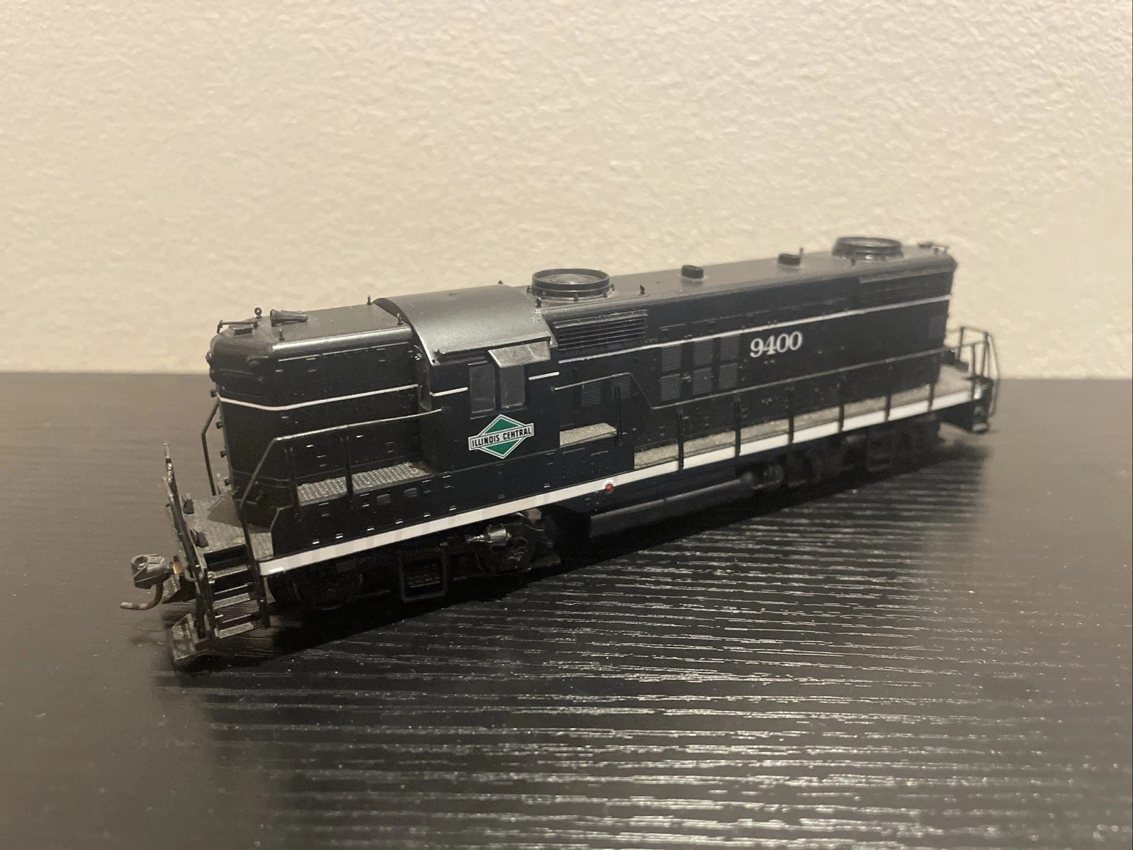 Proto 2000 HO Scale GP18 Illinois Central Diesel Locomotive Powered TESTED RUNS