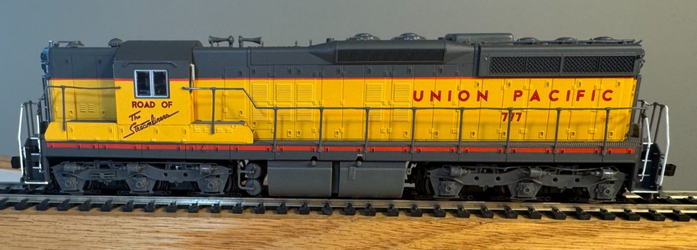 Set of 2 HO Diesel Locomotives with DCC Control – UP EMD SD7 and Conrail GE U23B