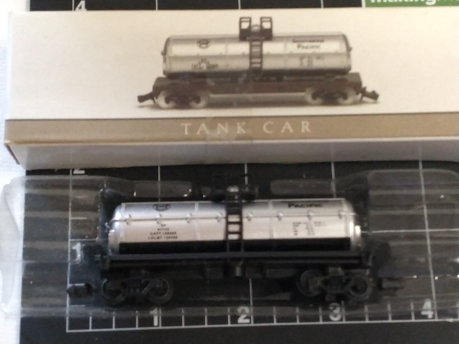 PREOWNED High Speed Metal Products 7 Piece Lot Trains & Cars READ DESCRIPTION