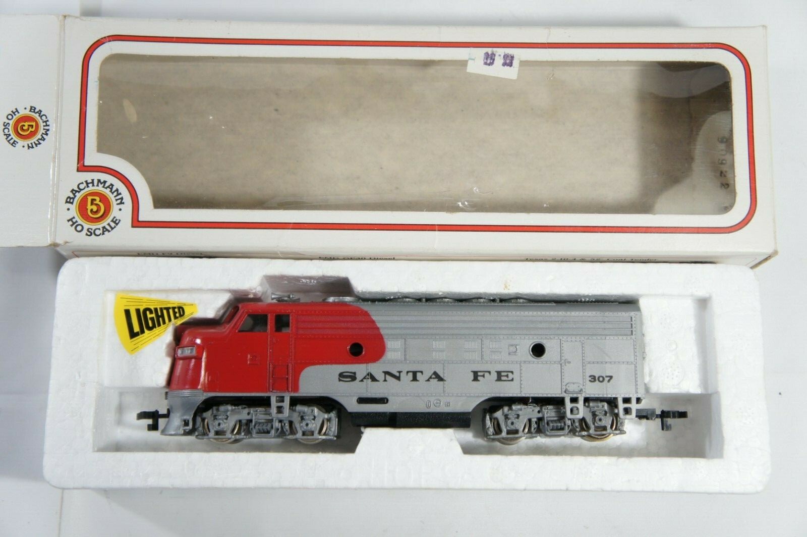 Bachman HO Scale Santa Fe Lighted Locomotive ENGINE Red Silver Black 307, in Box