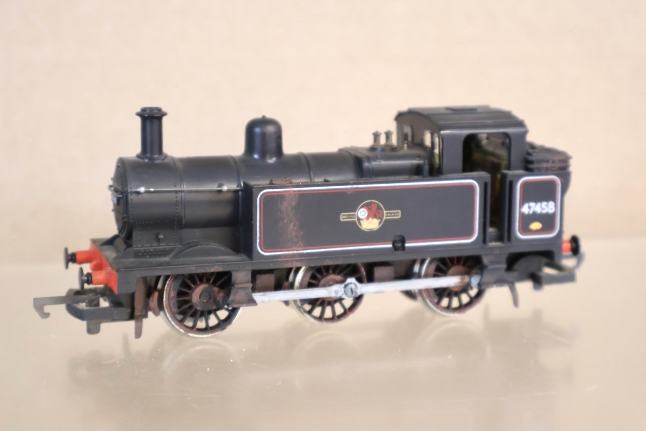 HORNBY R058 WEATHERED BR BLACK 0-6-0 JINTY CLASS 3F TANK LOCOMOTIVE 47458 op