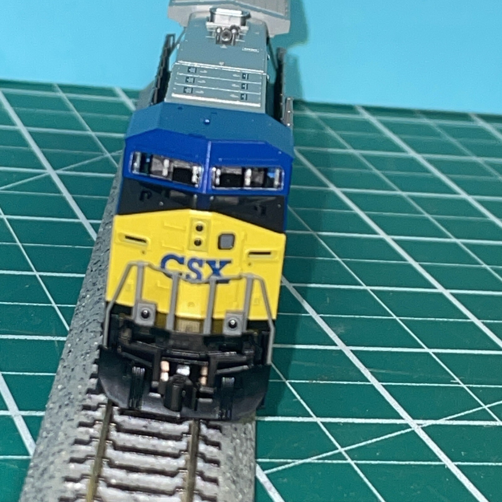 New! N-Scale Kato 176-7043 AC4400CW CSX #77 DC $143.00 Make offer