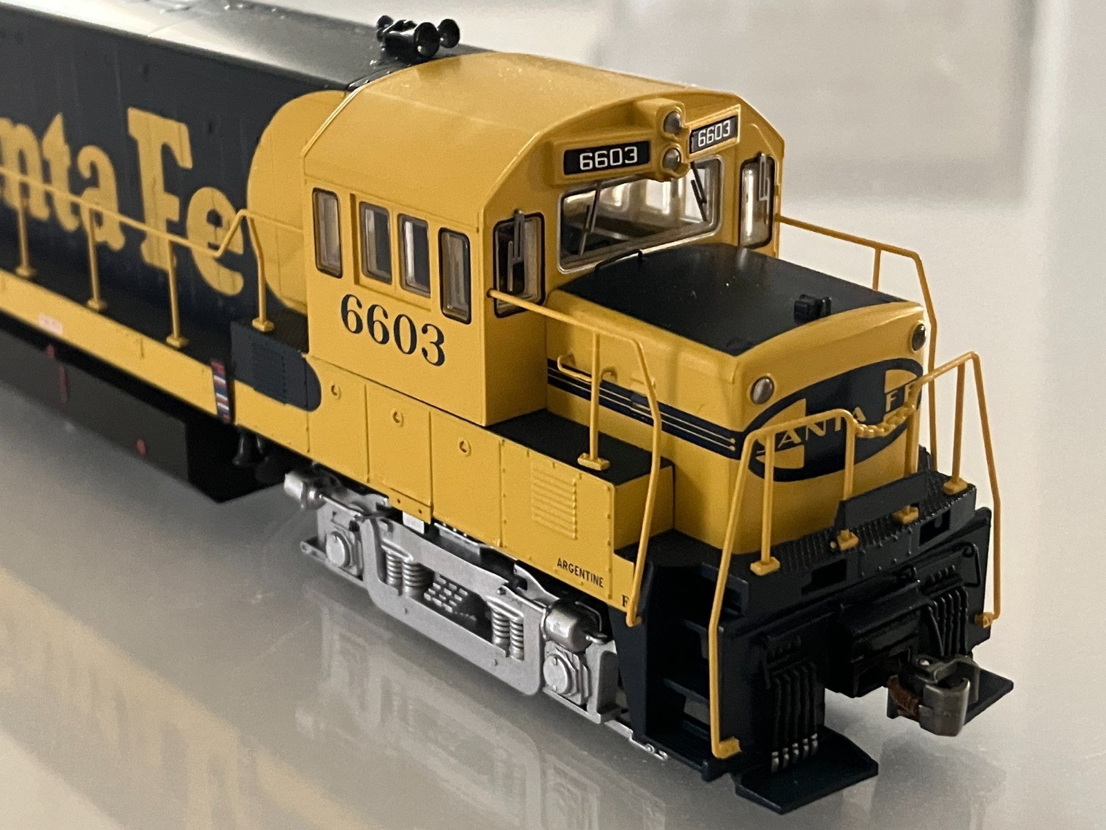 NEW Bowser #25176 Santa Fe U25B #6603 w/DCC and Lok Sound