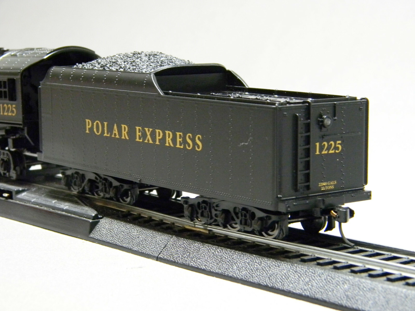 LIONEL HO SCALE POLAR EXPRESS 2-8-4 REMOTE ENGINE & TENDER bluetooth 871811010-E