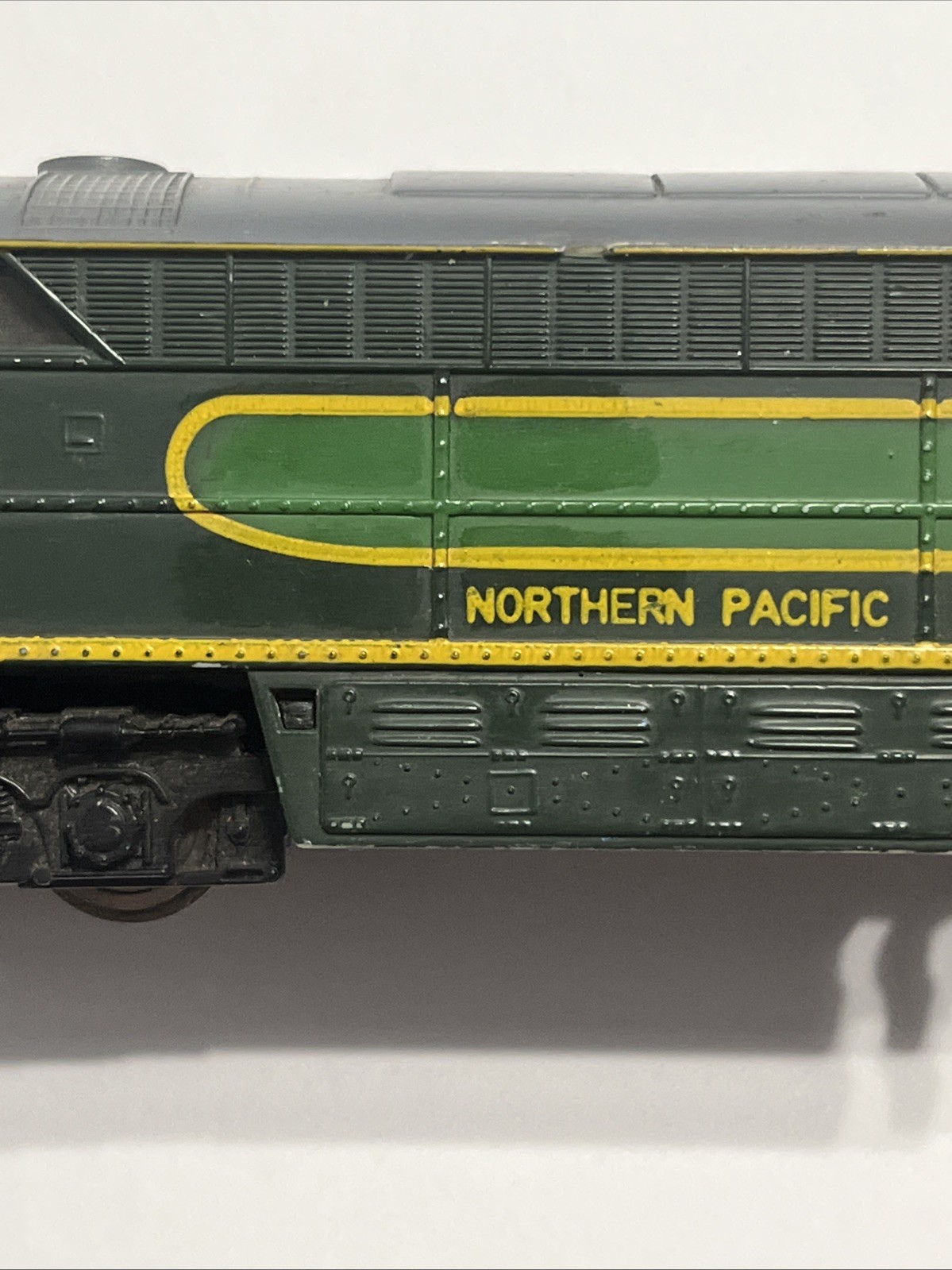 🔥 AHM Tempo HO Gauge NORTHERN PACIFIC 6500 Diesel Locomotive Runs F & R