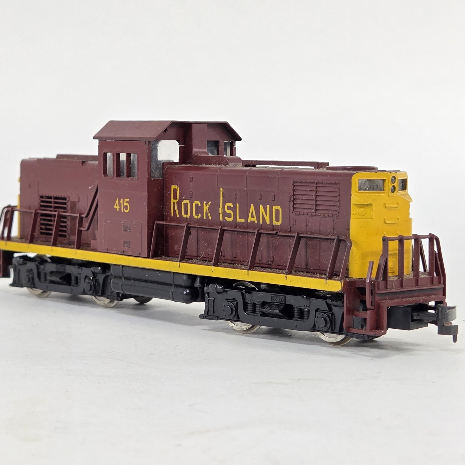 HO Scale Mehano Rock Island #415 Center Cab Switcher