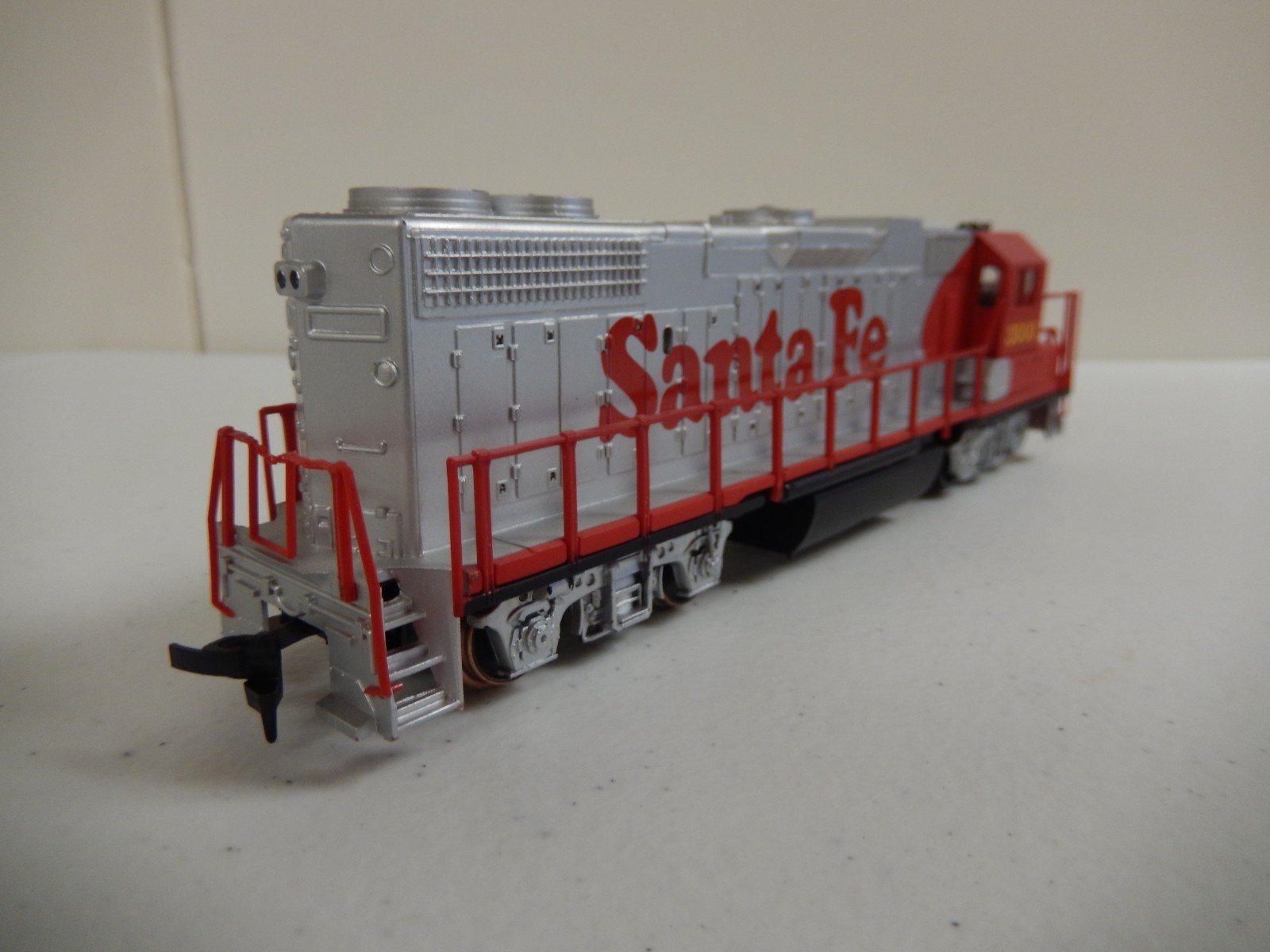 Life-Like HO Santa Fe Engine 3500 24795 – No Box – Tested