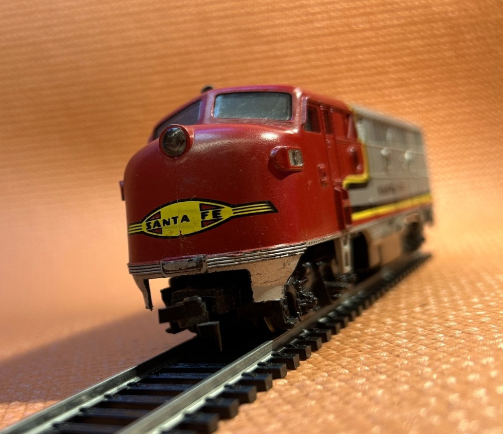 Santa FE HO Diesel LOCO/Locomotive 8WD Red Yellow Silver WORKs lot D-3-1 bin2