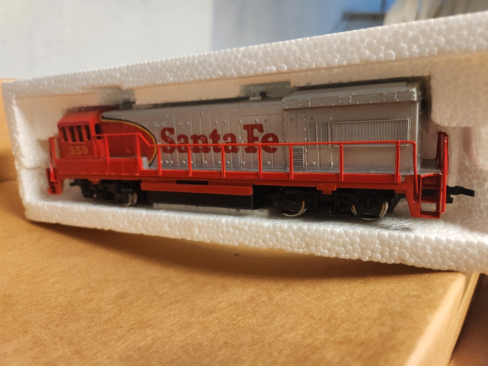 Bachmann HO Scale Santa Fe 350 GE U36B Powered Diesel Locomotive- 1:87 Gauge