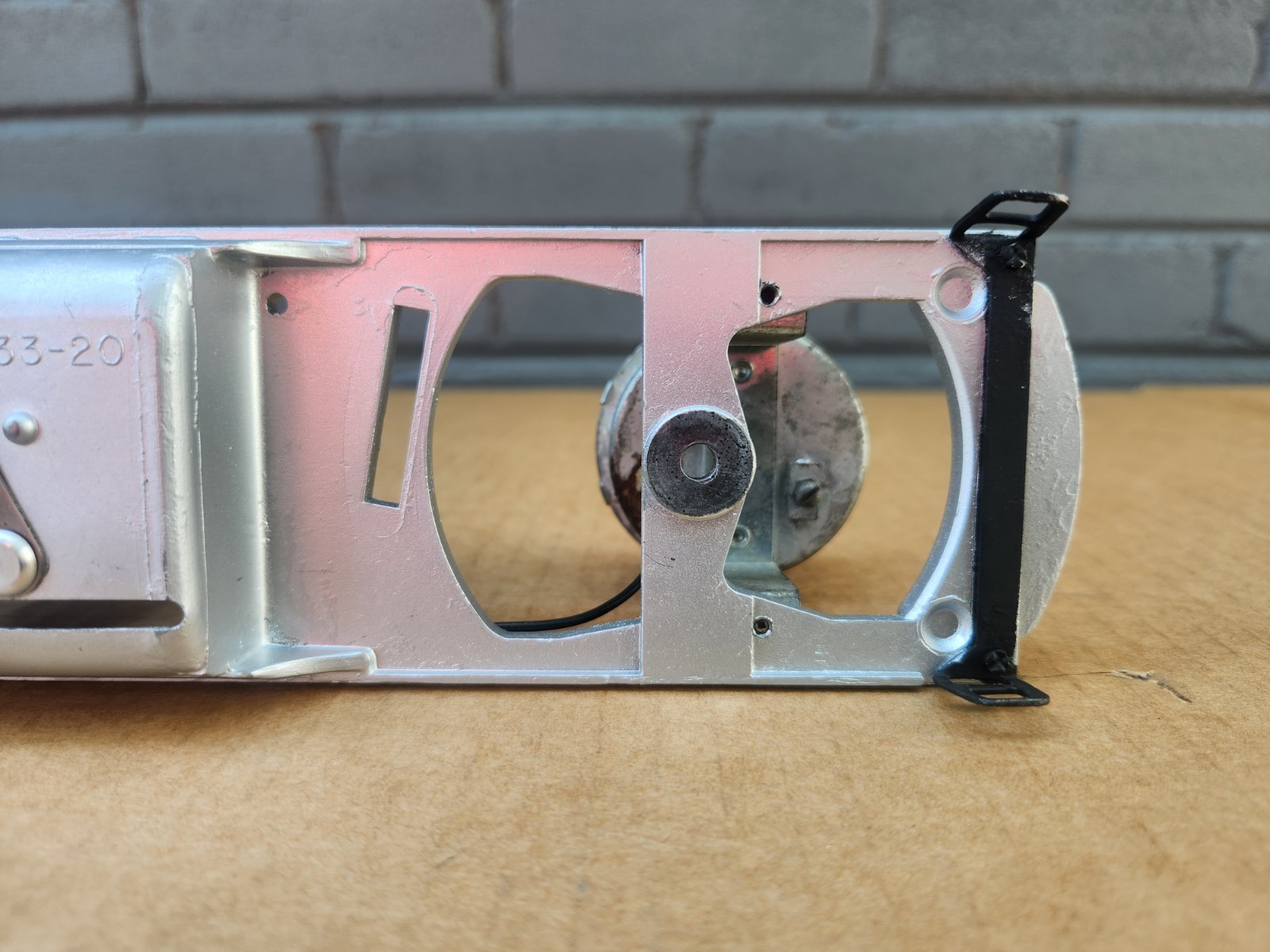 Postwar Lionel 2343 Santa Fe F3 A Operating Horn Chassis Only Very Clean Bracket