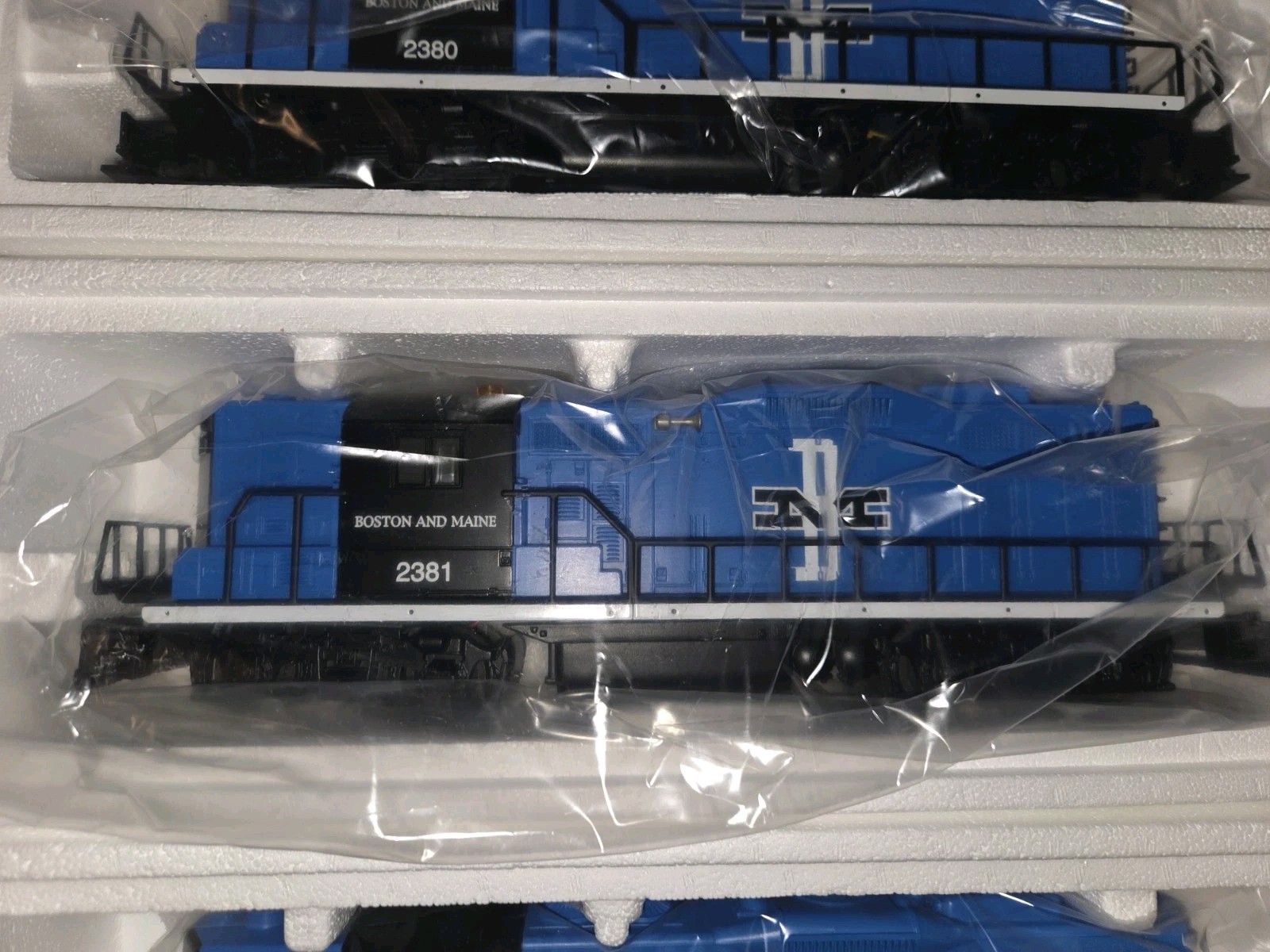 Lionel 6-11843 O Gauge Boston & Maine Diesel Lash-up Set #2380, 2381, 2389