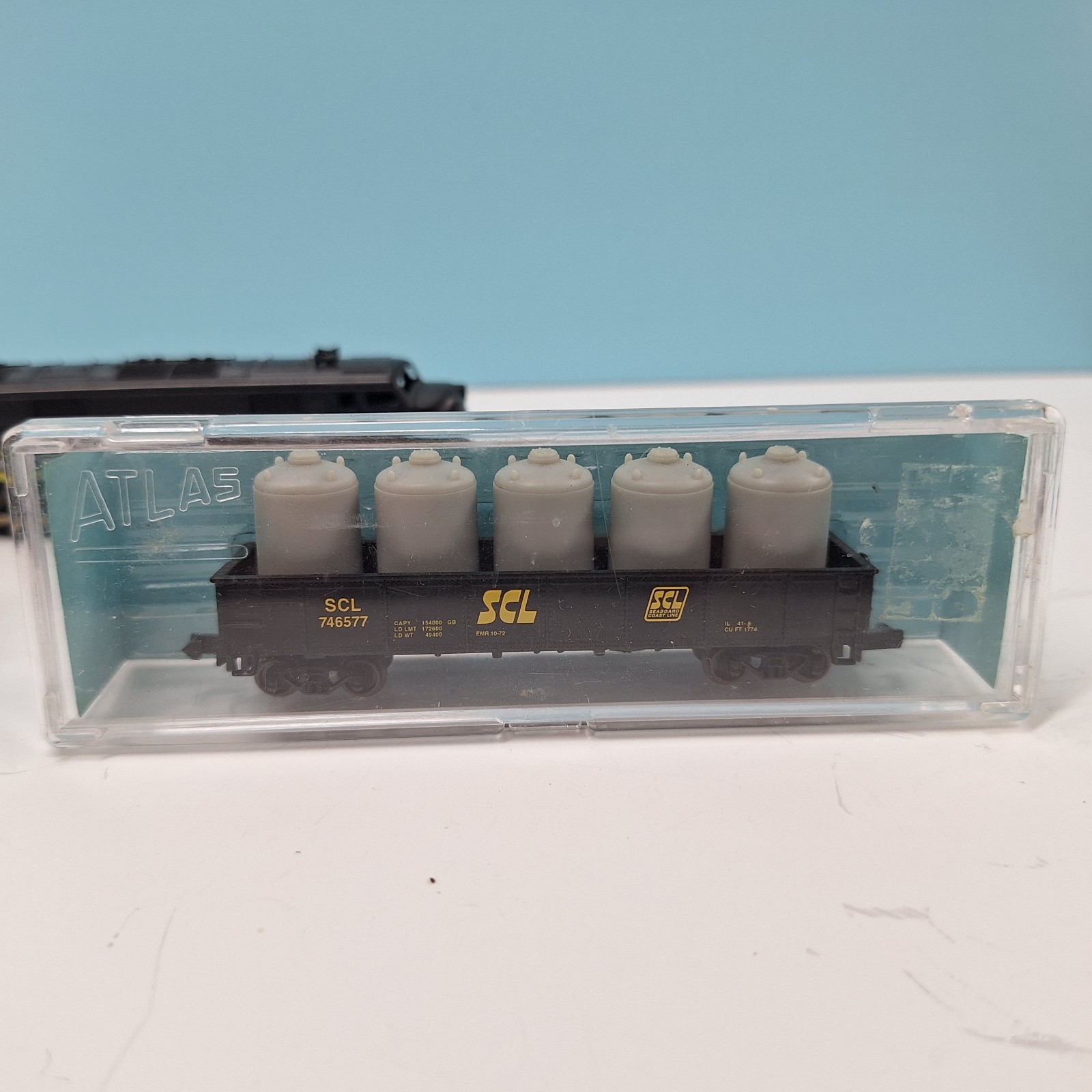 N Scale Seaboard Coastline Diesel Locomotive and 2 Gondolas