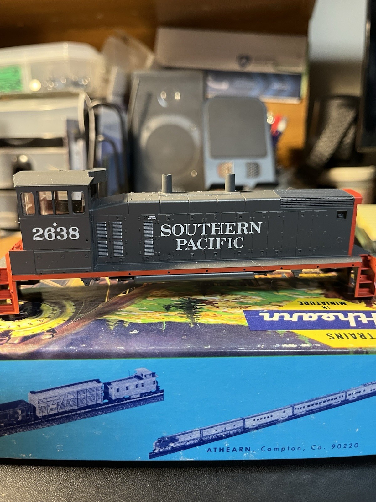 Athearn SW1500 Southern Pacific Shell