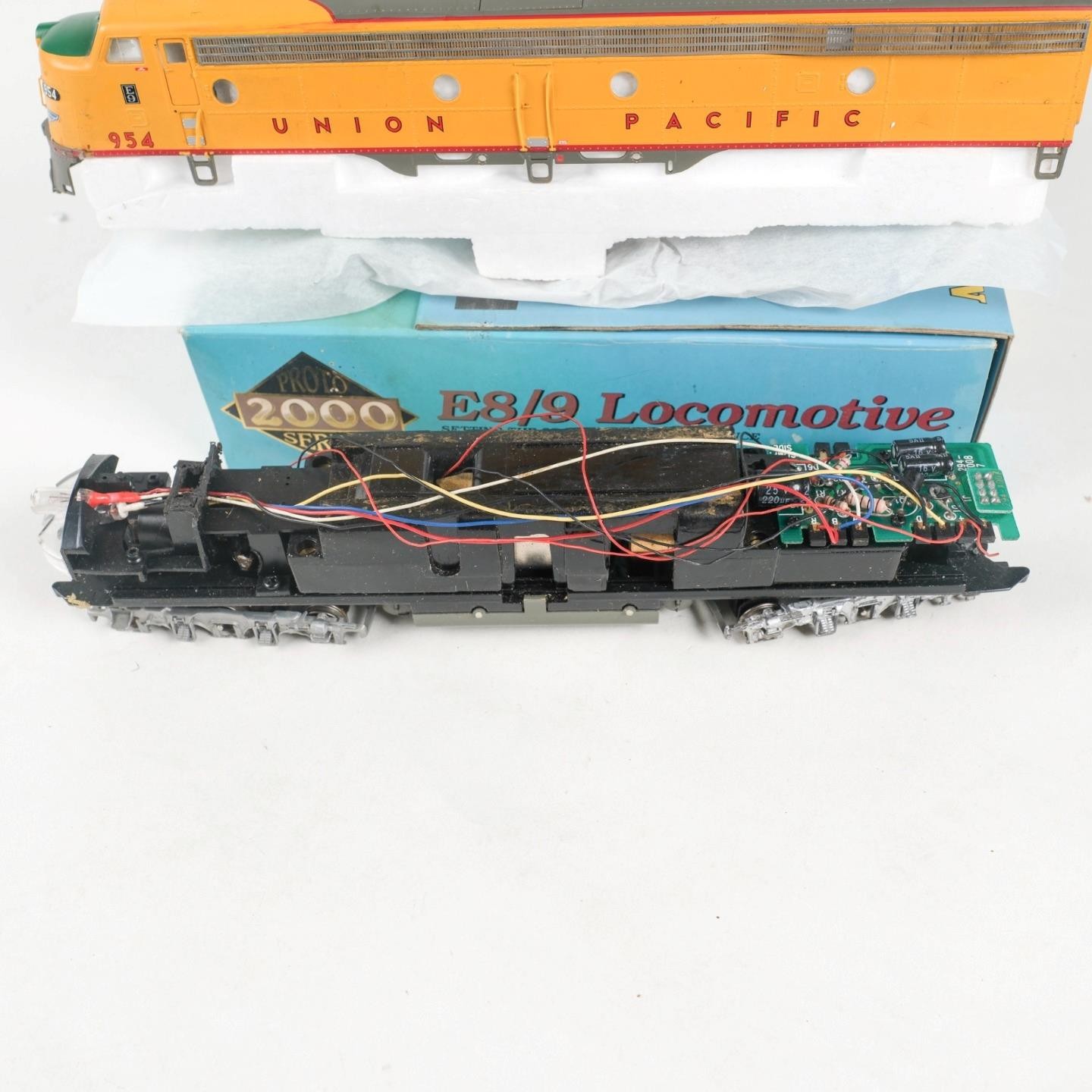 Proto 2000 HO Scale Union Pacific UP #954 E8/9 Diesel Locomotive DC