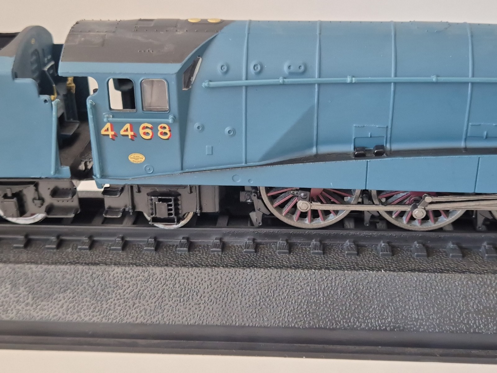 Vintage Mallard Model Train 1938 Class A4 No. 4468 On Stand.