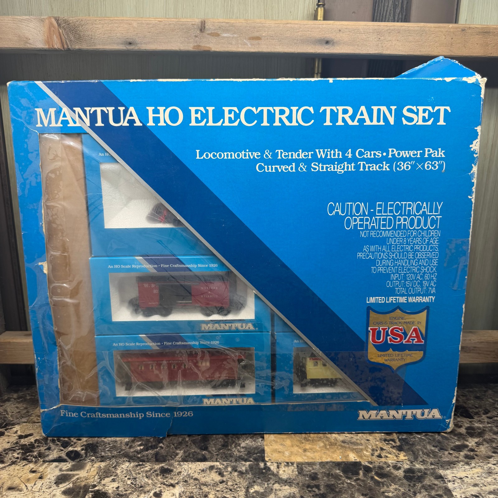 Mantua HO Electric Train Set Locomotive & Tender W/ 4 Cars & Power Pack & Track