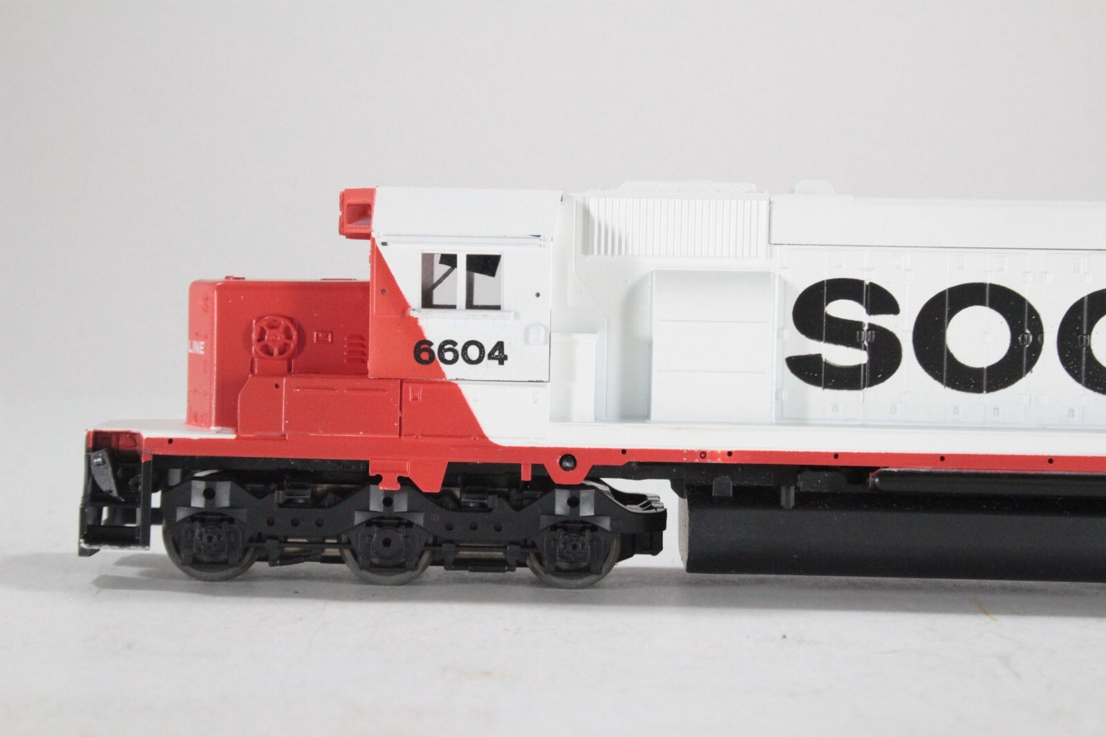 HO Athearn “Blue Box” Soo Line SD40-2 Powered Locomotive All-Whl Pkp Brs Fly New