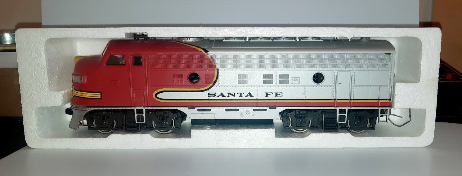 Vintage Atlas O Scale Santa Fe F9 Diesel Locomotive #6101 Roco Austria Chassis