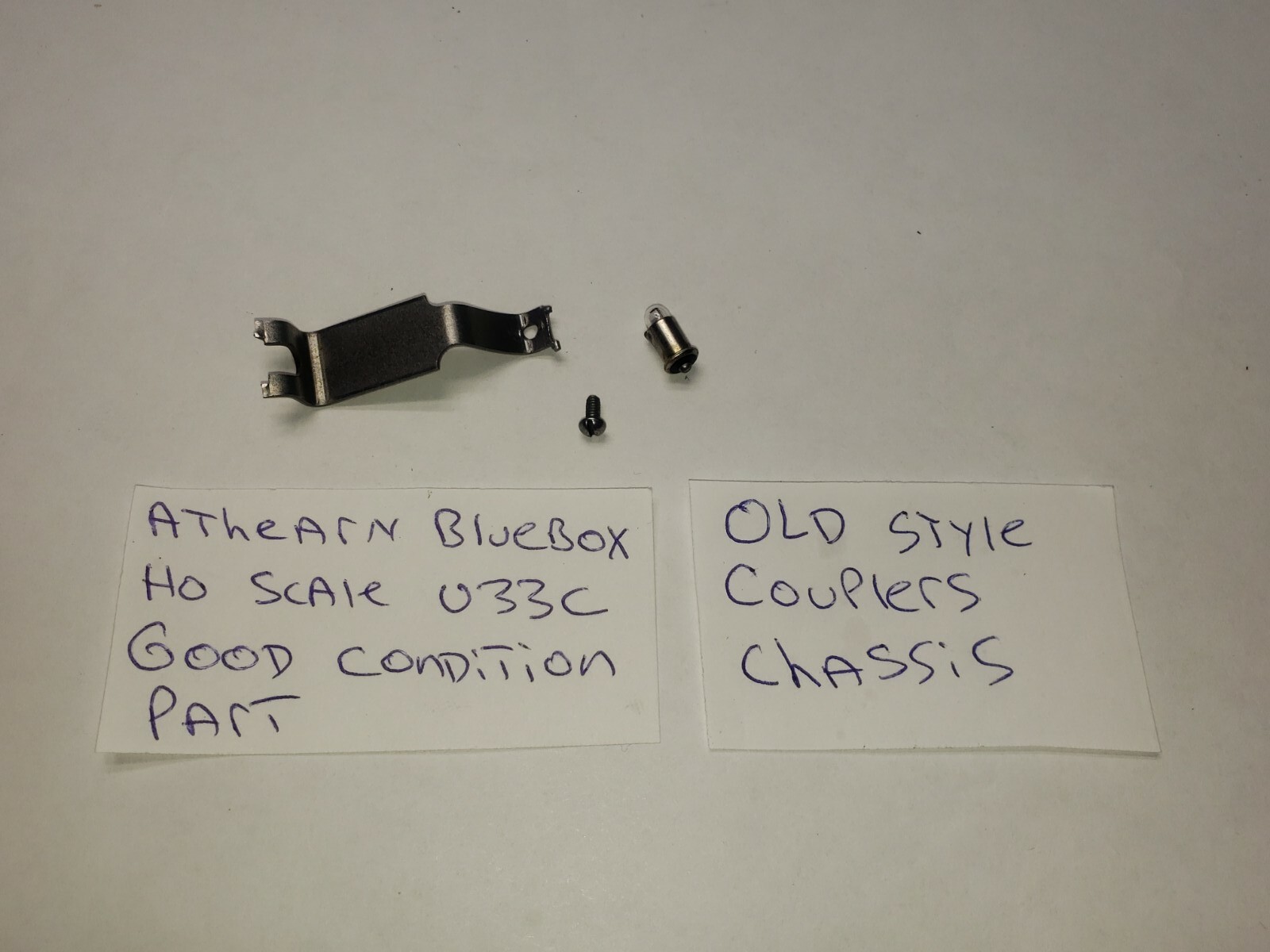 U33C HEADLIGHT ASSEMBLY BRACKET FROM ATHEARN BLUEBOX HO SCALE OLD STYLE CHASSIS